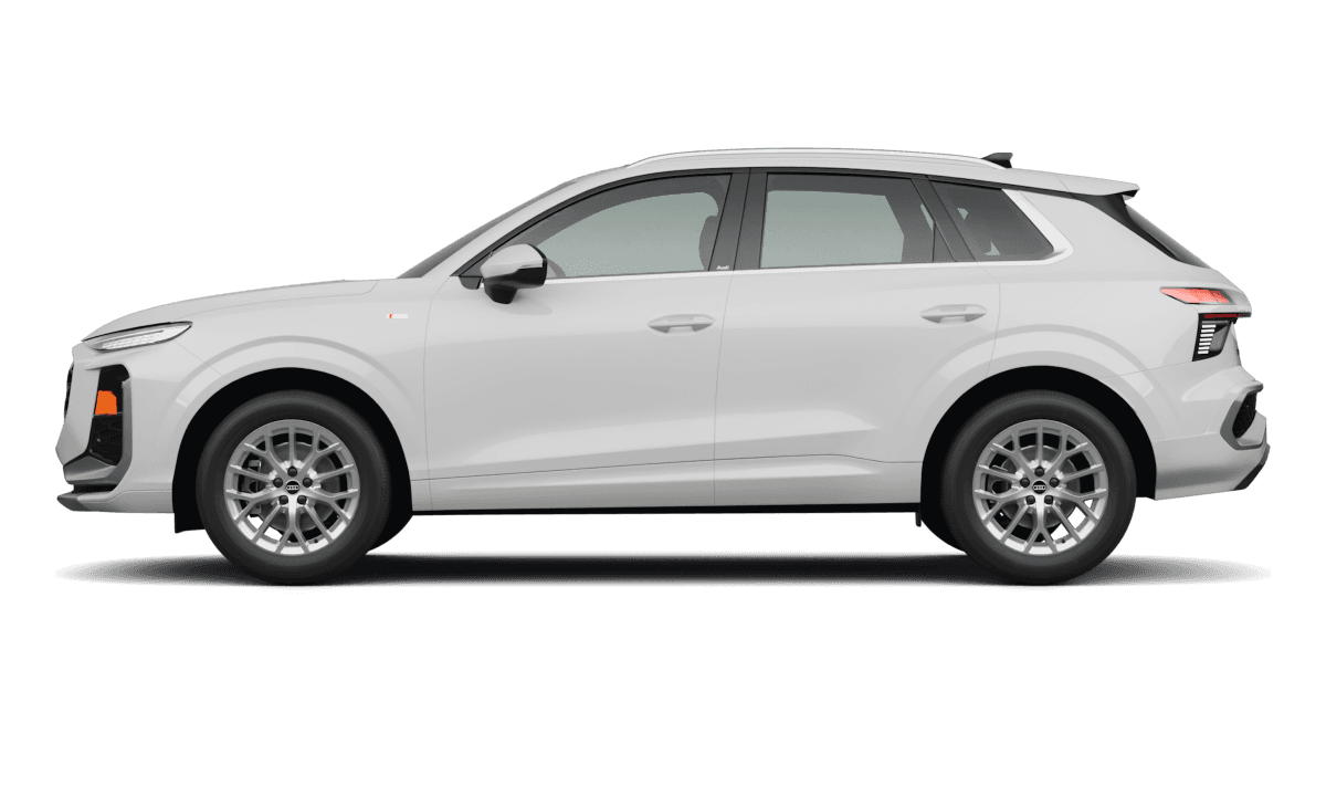 Audi Q3  - Side view